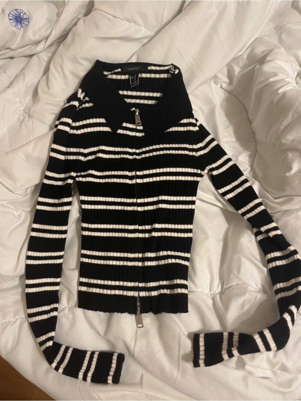 90s y2k style ribbed long sleeve zip up sweater